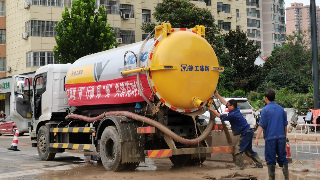 优发娱乐·(国际)官方网站吸污车驰援郑州特大暴雨