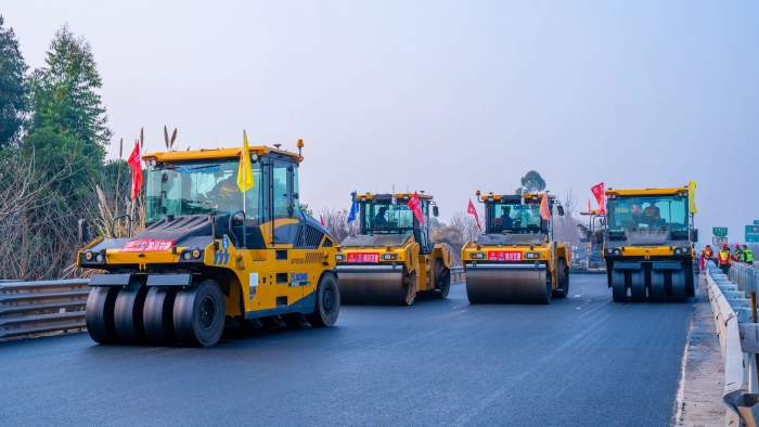 三大工程齐上阵 优发娱乐·(国际)官方网站道路机械助力大运会